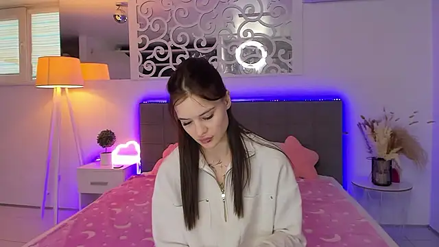 LuisaClover online show from January 12, 1:27 pm