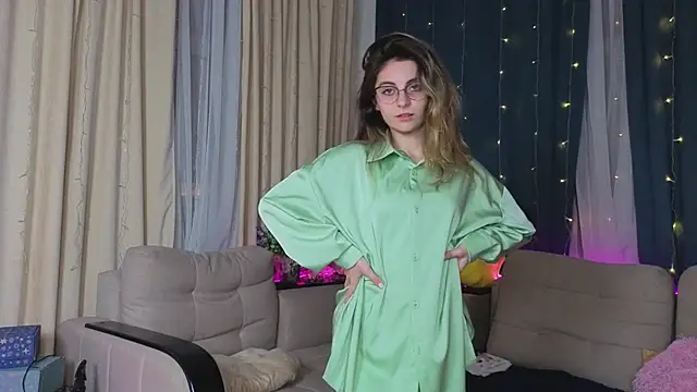 CasandraMickell online show from November 14, 8:20 pm