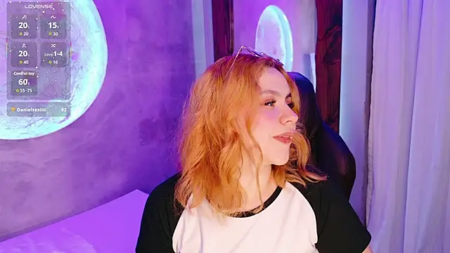 sussiestrawberry online show from November 22, 10:18 am