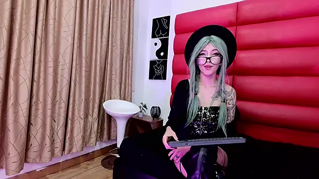 oliviamonroe online show from November 15, 3:07 am