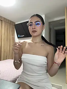IslaCole online show from July 14, 12:00 am