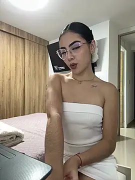IslaCole online show from July 14, 2:05 am