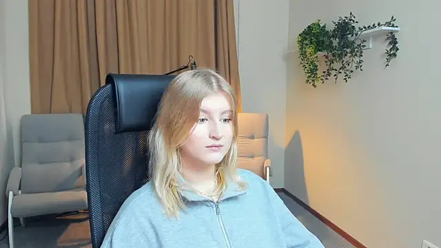 LisaRais online show from October 25, 9:28 am