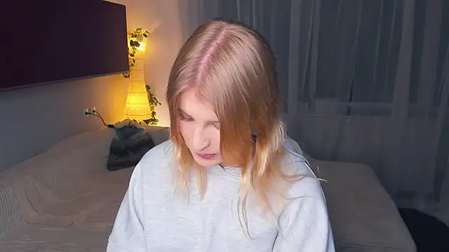 LisaRais online show from October 31, 10:58 pm