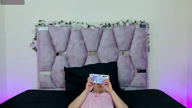 Iris mandarinne online show from November 5, 5:18 pm