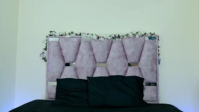 Iris mandarinne online show from November 4, 5:07 pm