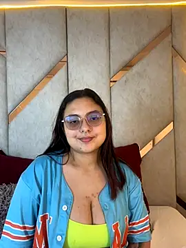 Nicolle Collinss online show from October 23, 5:52 pm