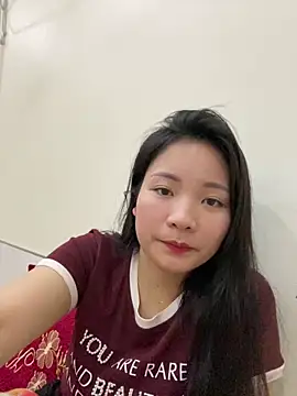 Bee Yellow00 online show from February 23, 4:46 am