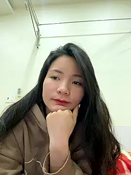 Bee Yellow00 online show from January 11, 5:01 am