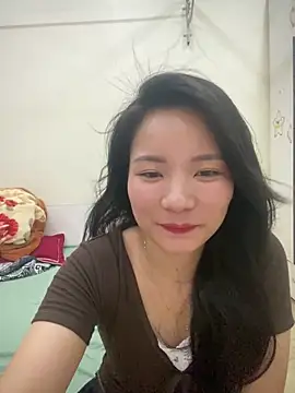 Bee Yellow00 online show from April 14, 4:56 am