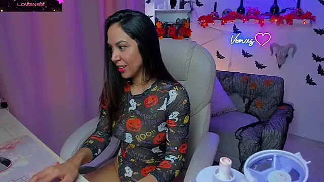 VenusIslove online show from October 8, 8:02 pm