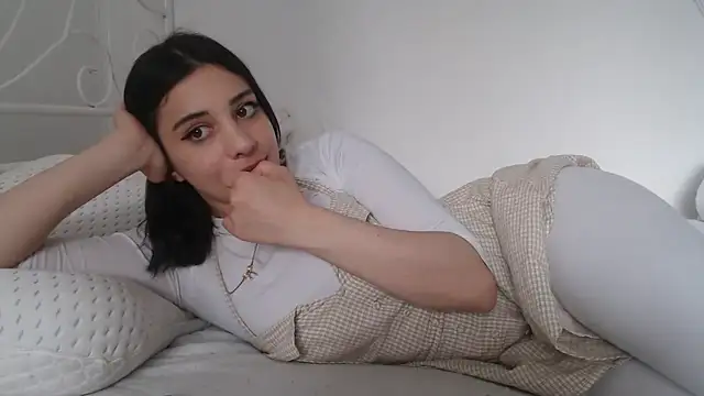 bellefleurrr online show from April 11, 1:59 pm