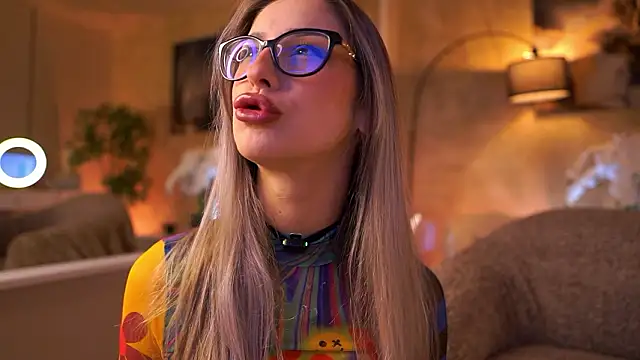 MaddieBryggs online show from March 20, 10:09 am