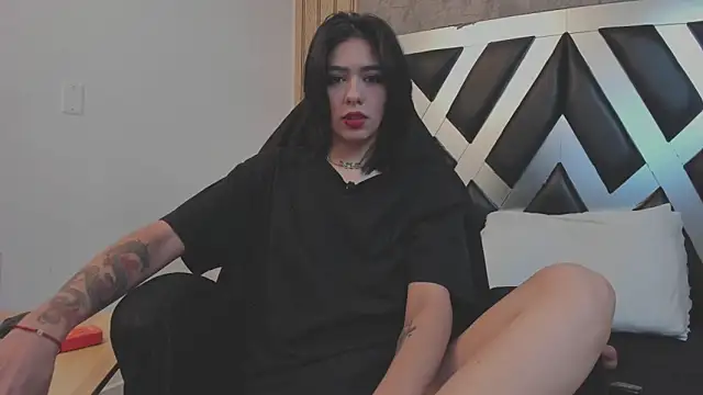 CloePerson online show from March 19, 12:15 am