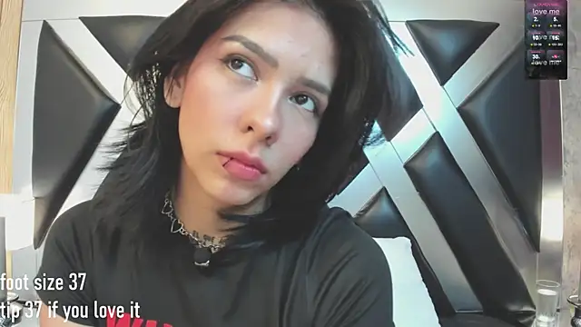 CloePerson online show from April 8, 11:40 pm