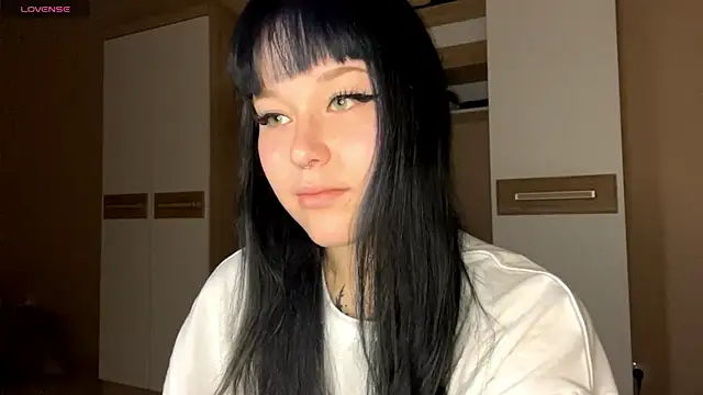 LaurenOveson online show from October 27, 7:26 am