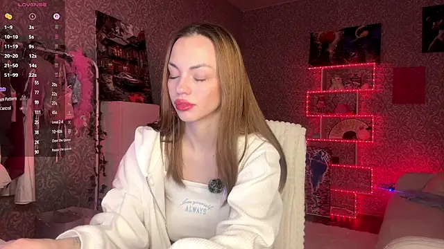 MiraVandee online show from December 2, 5:20 am