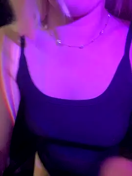 tiffanystarling online show from December 1, 12:15 am