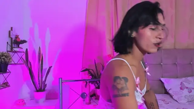 nahomi28  online show from November 11, 4:59 pm