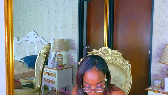 Kelly Swift online show from November 25, 4:14 am