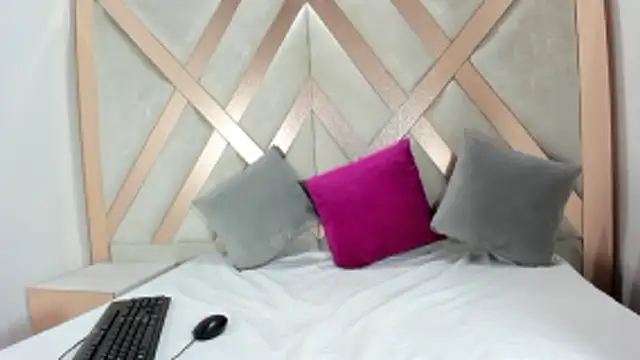 Cassandra Armani online show from January 15, 3:01 am