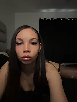 nikkiloveee online show from July 7, 6:43 pm