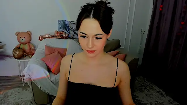 MakeYoueHappy online show from February 26, 7:35 pm