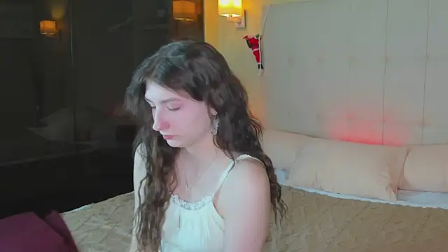 May Yam online show from January 9, 1:10 am