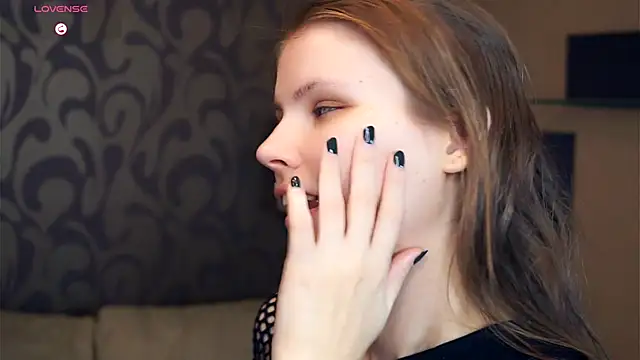 YoshieGradney online show from November 14, 5:18 am