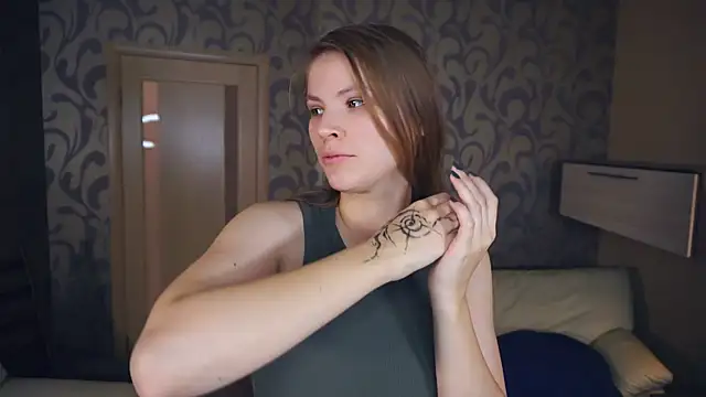 YoshieGradney online show from November 4, 6:07 am