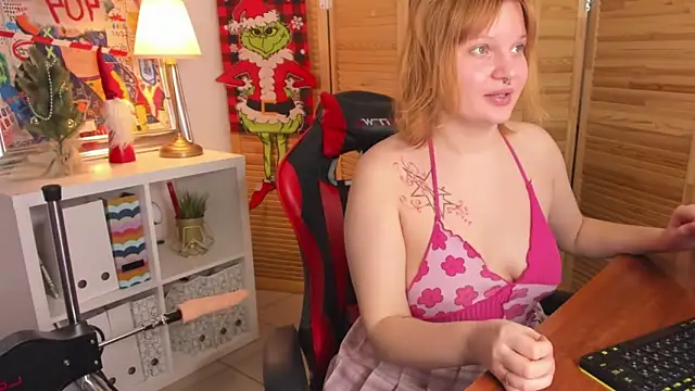 babyyullii online show from December 19, 9:01 am