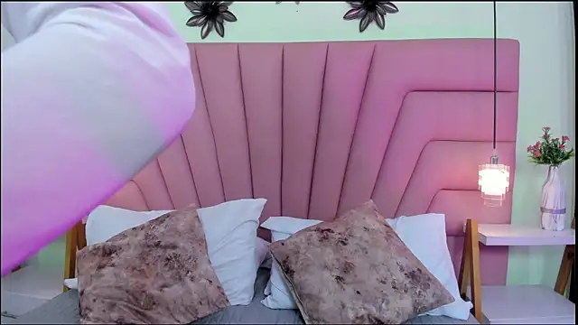 Kim Luna1 online show from March 21, 8:19 am