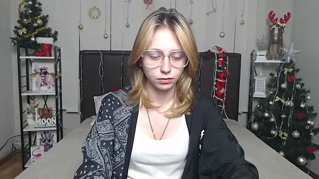 TracyLll online show from December 20, 6:17 am