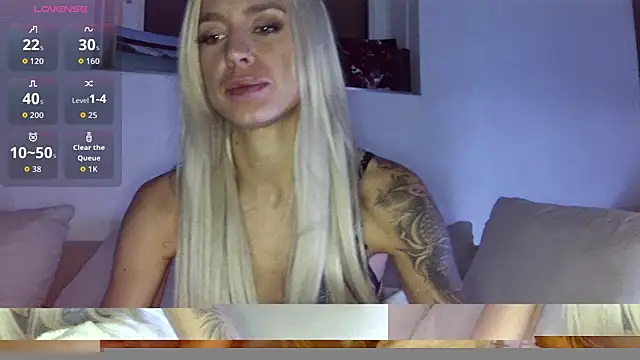 Lillaluvv9 online show from October 30, 12:02 am