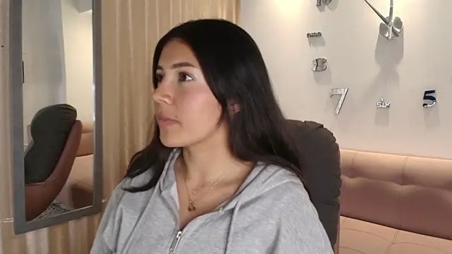 KamyGlam online show from April 9, 8:03 pm