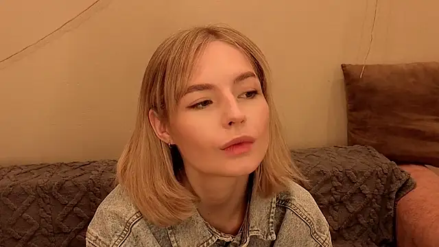 BaileyBernos online show from November 21, 8:38 am