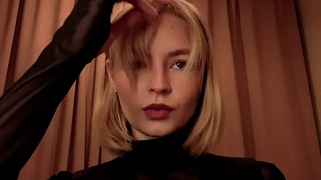 BaileyBernos online show from November 20, 8:37 am