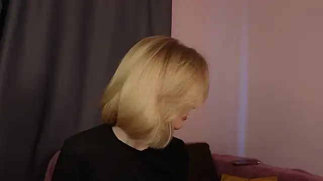 BaileyBernos online show from November 12, 10:24 am