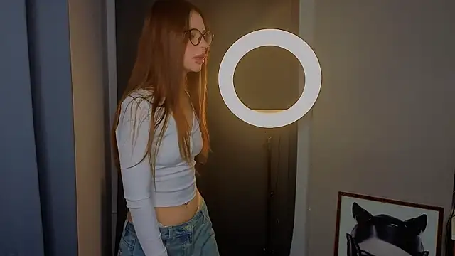 LauraHansil online show from March 27, 7:03 pm