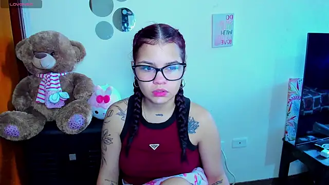 Emma boo online show from April 12, 4:21 pm