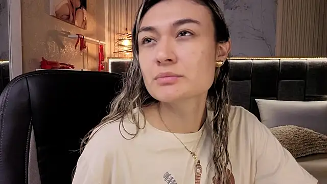 Im-Lola online show from November 29, 11:20 pm