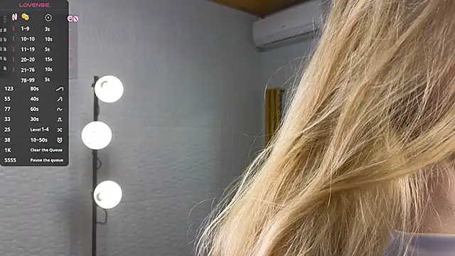 BirdieRivas online show from November 23, 7:00 am