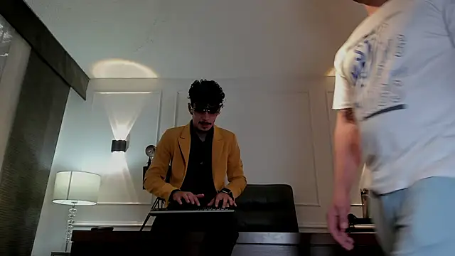 boysonfiree online show from December 1, 11:47 am