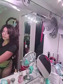 MZThang2Kute online show from November 21, 9:44 am