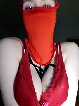 Cute-UwU online show from November 11, 8:17 pm