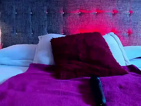  tinyrose  online show from November 18, 7:59 pm