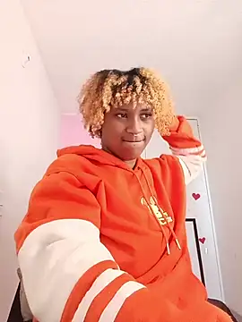 EvonyFoxxx online show from April 19, 8:33 pm