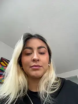 Elina Hills online show from March 9, 6:11 pm