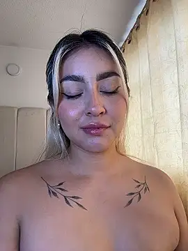 Elina Hills online show from January 8, 7:29 pm