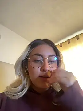 Elina Hills online show from March 2, 5:41 pm